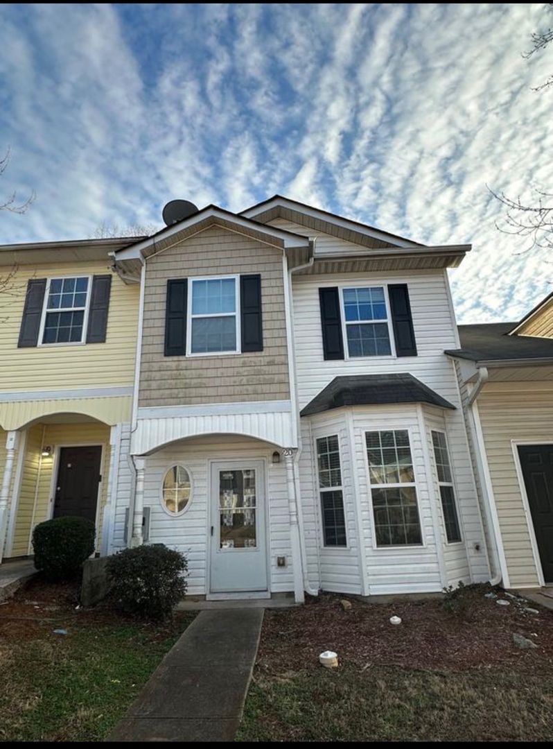 Cartersville House: 20 Timber Ridge Dr