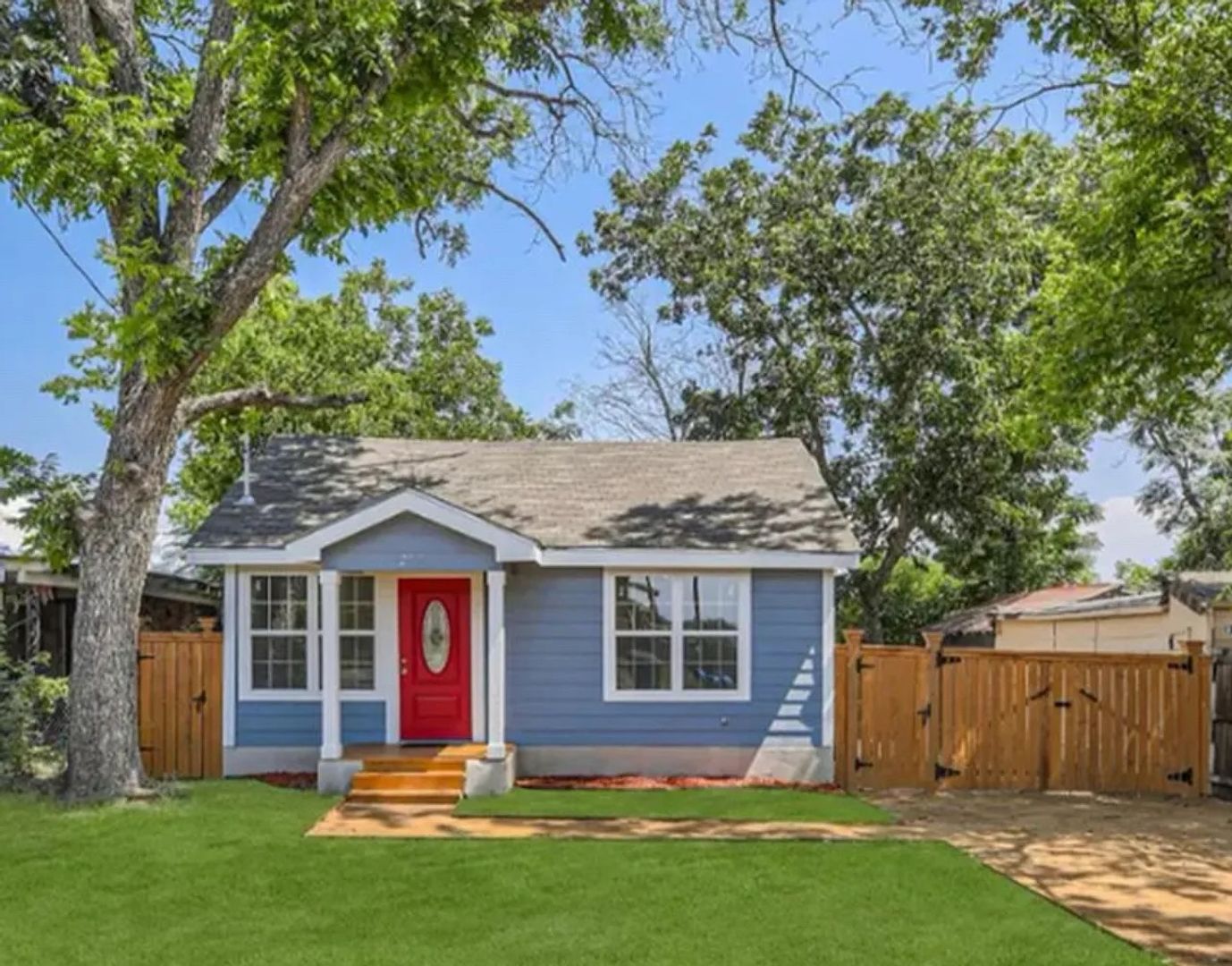 San Antonio House: 223 Anderson Ave