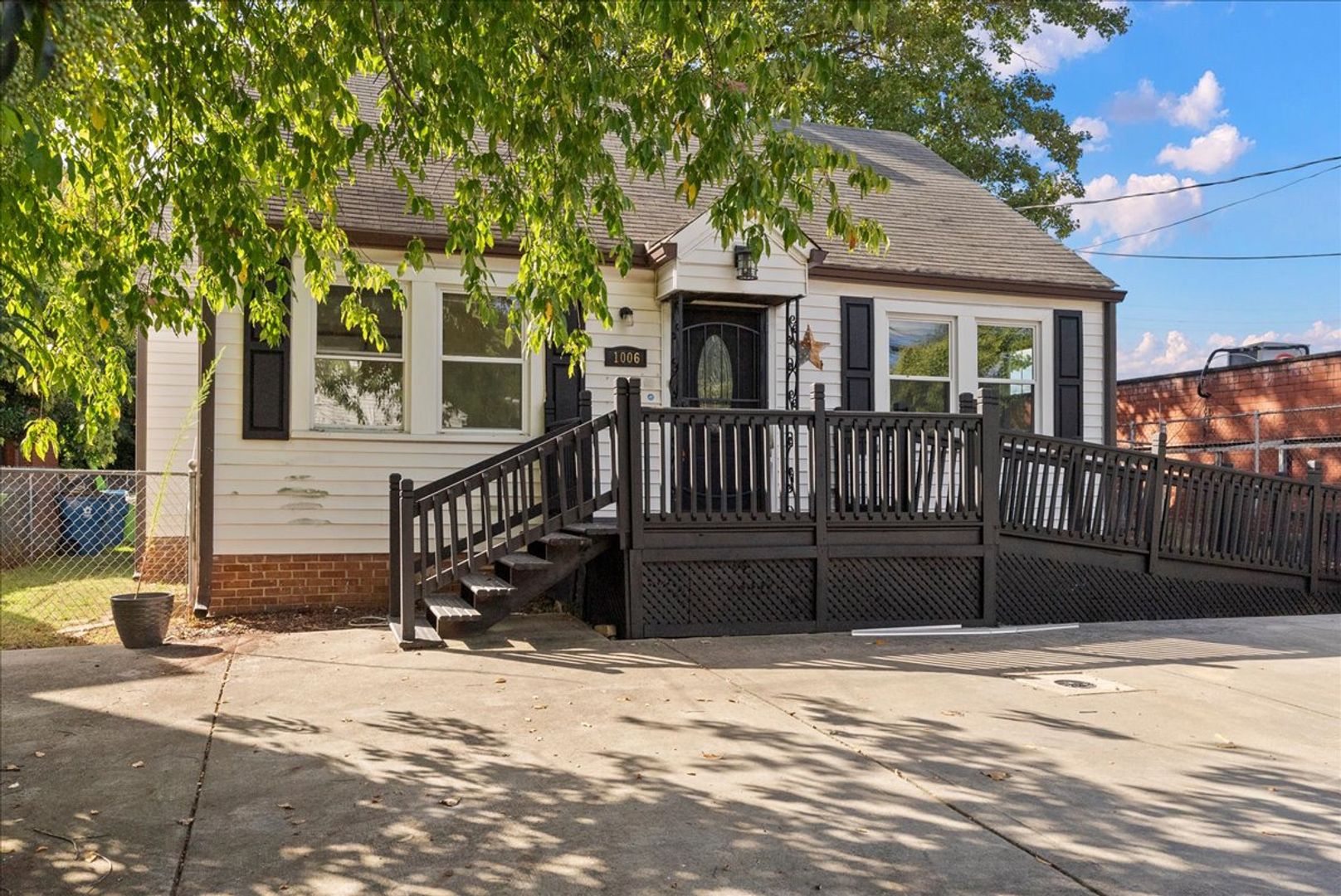 Raleigh House: 1006 Carlton Ave