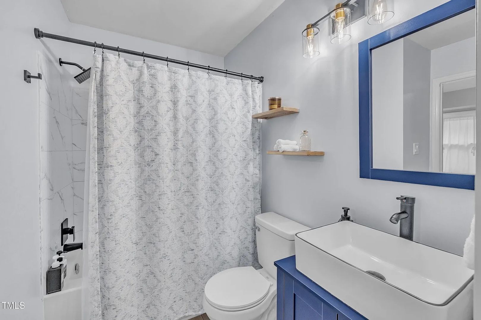 Raleigh House: 105 Tall Rock Ct