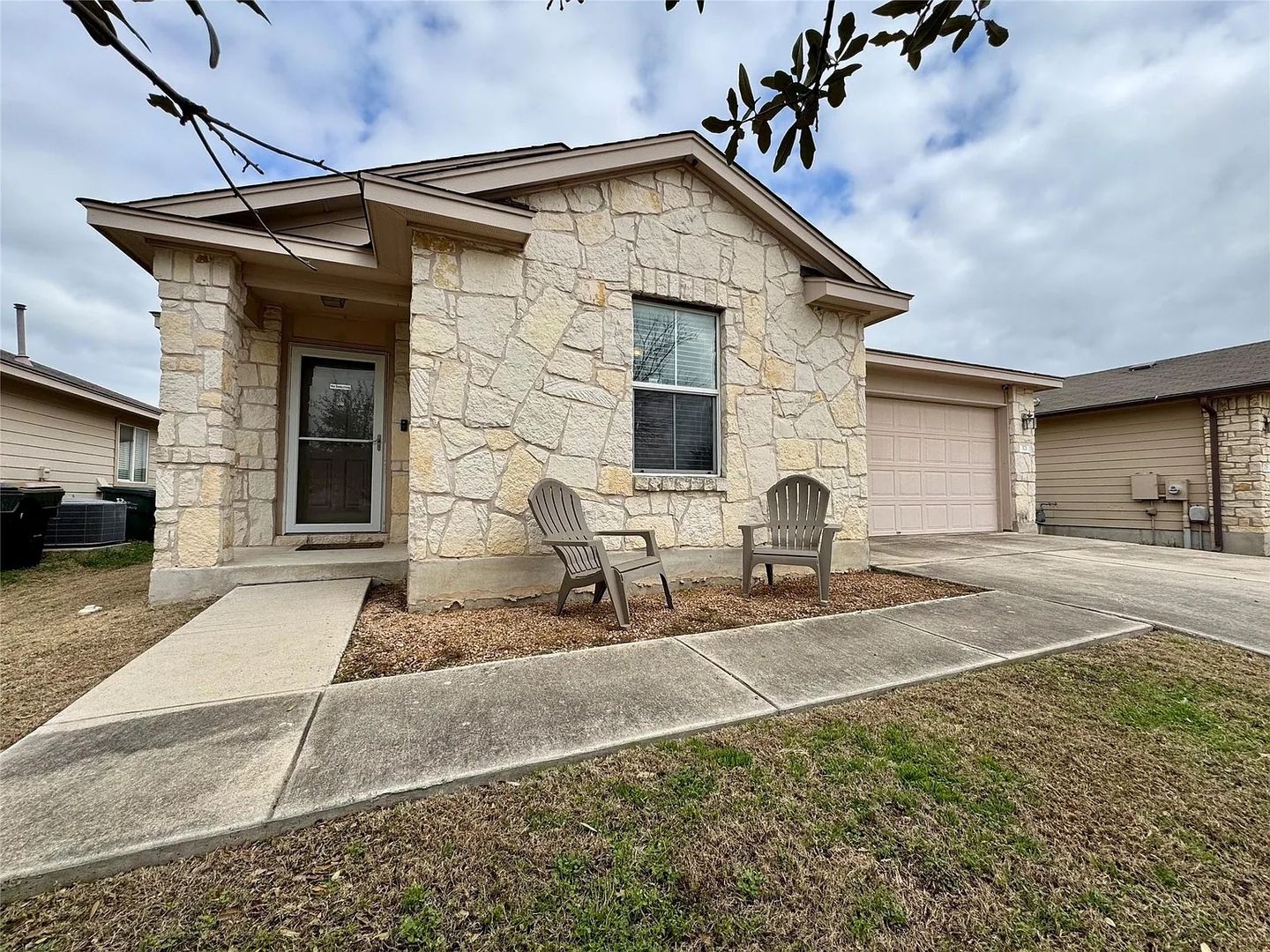 Kyle House: 371 Nottingham Loop