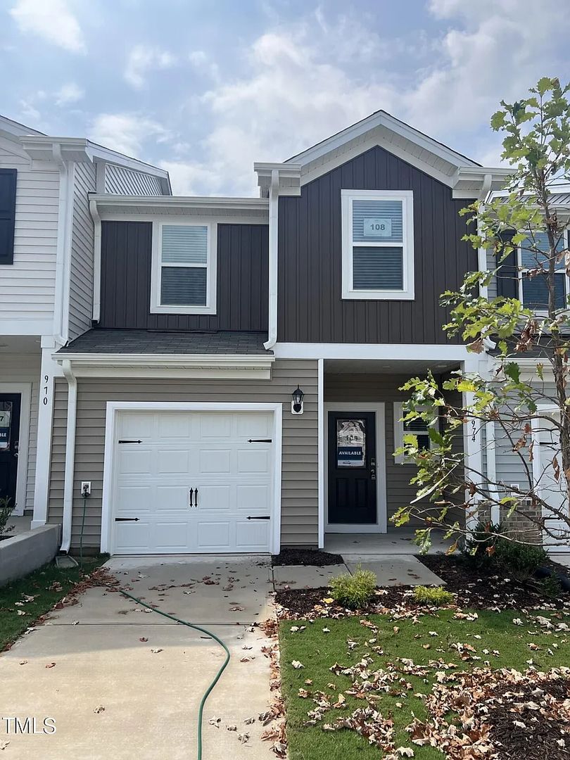 Graham House: 978 Rolling Fields Dr