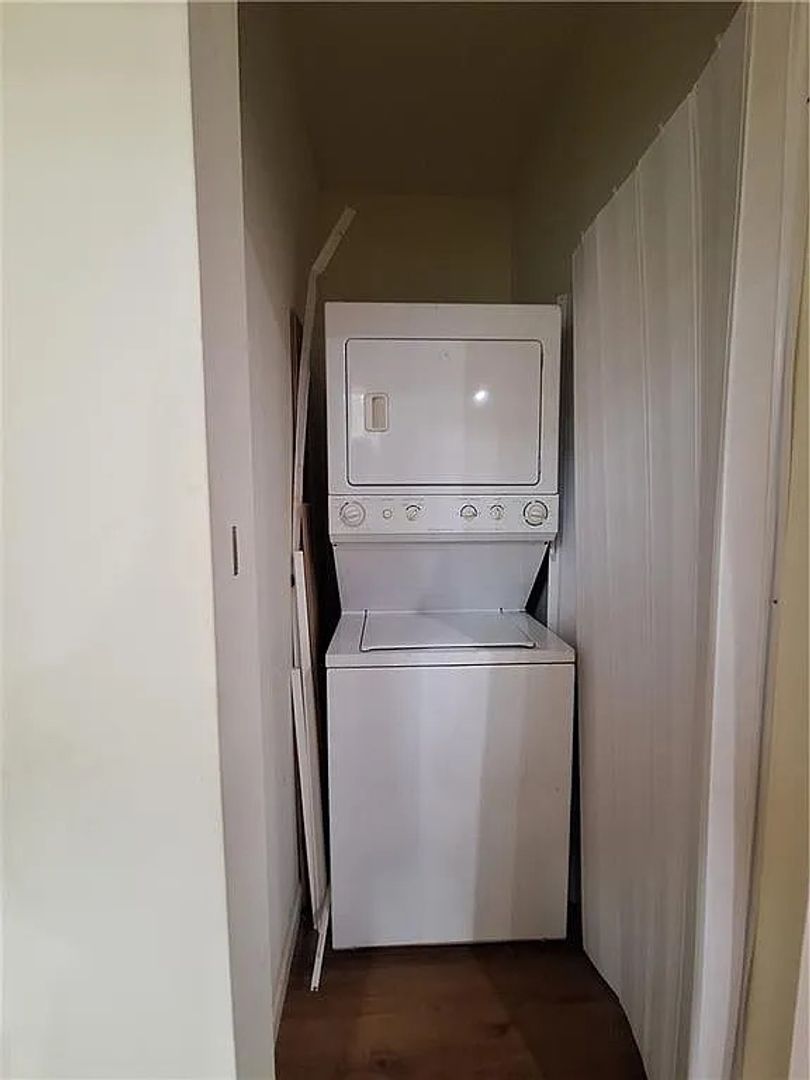 Atlanta House: 1848 Herringbone Hollow