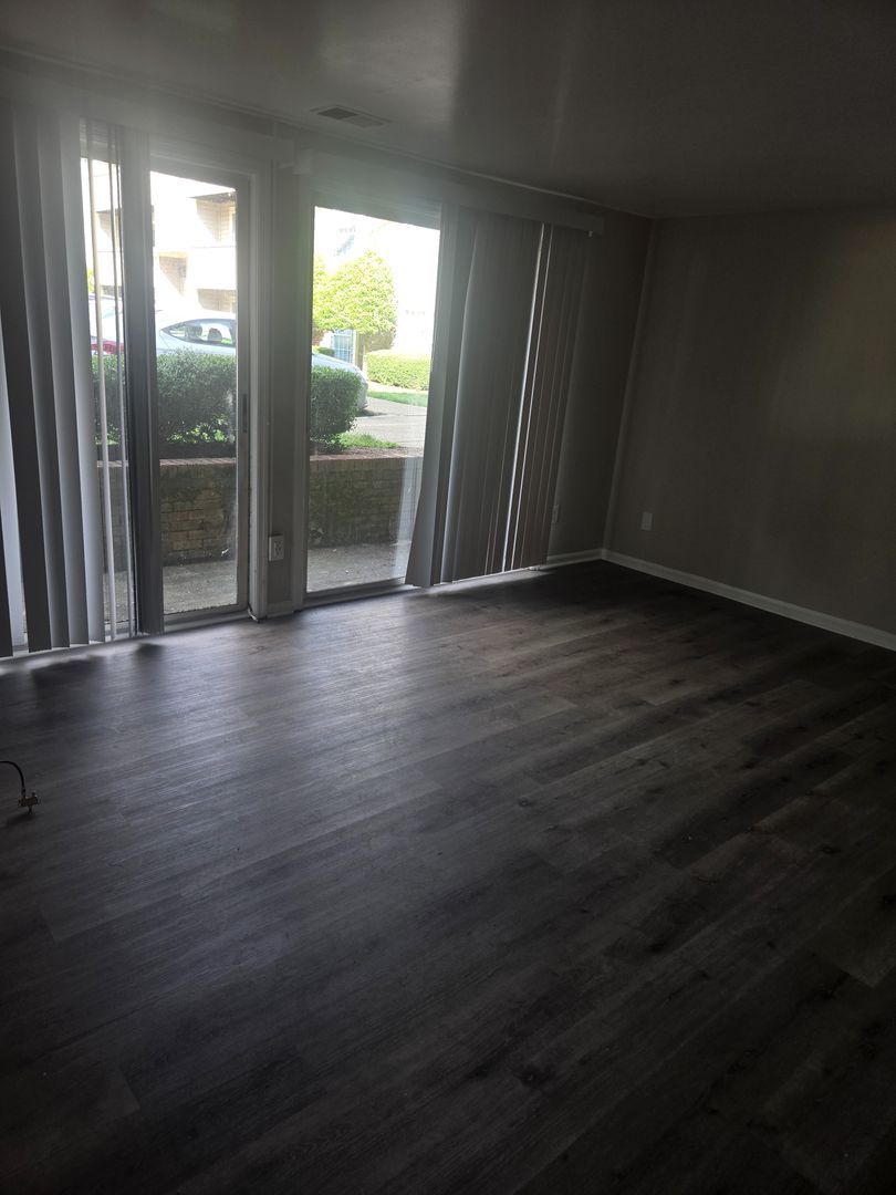 Charlotte House: 1630 Arlyn Cir