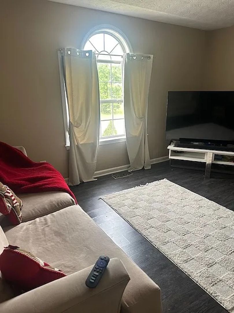 Lithonia House: 6176 Valley Green Rd