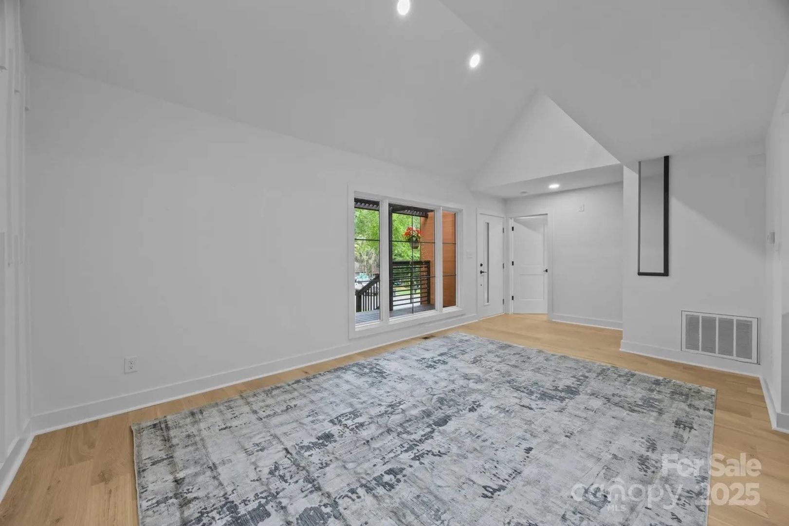 Charlotte House: 6501 Piney Path Rd
