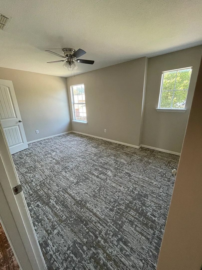 Fort Worth House: 8107 Arbor Ave