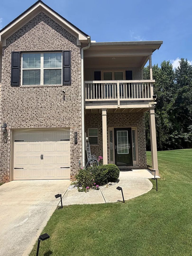 Atlanta House: 2557 Castellan Dr