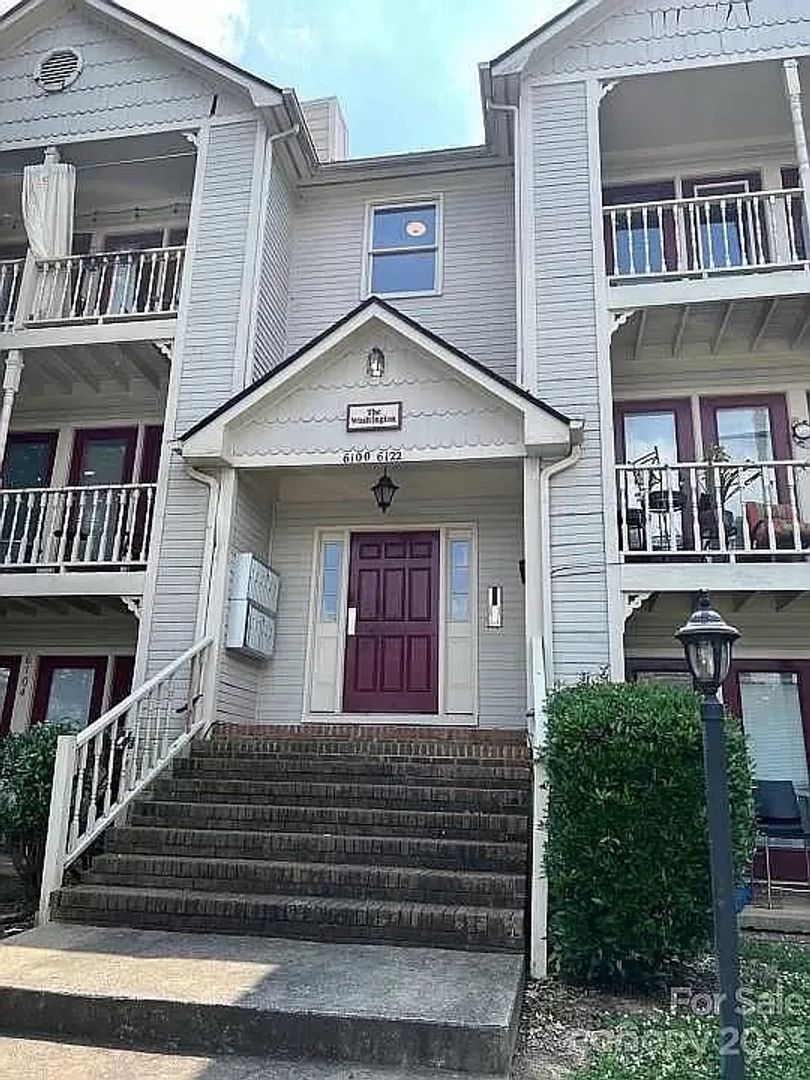 Charlotte House: 6116 Meadow Rose Ln