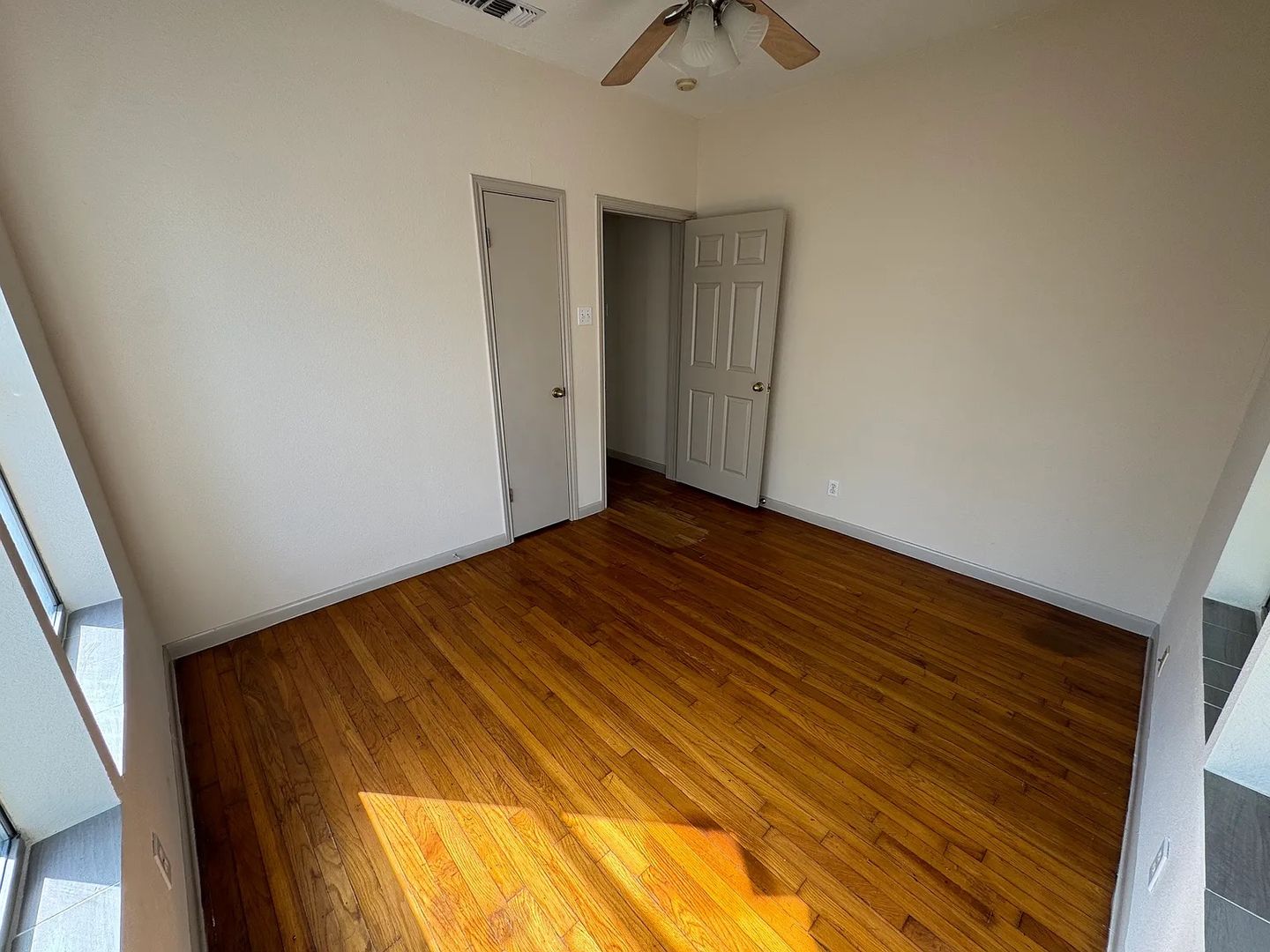 San Antonio House: 709 E Elmira St