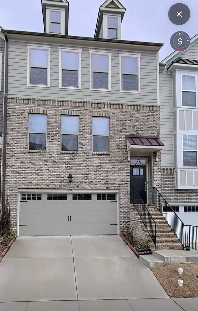 Apex House: 935 Dalton Ridge Pl