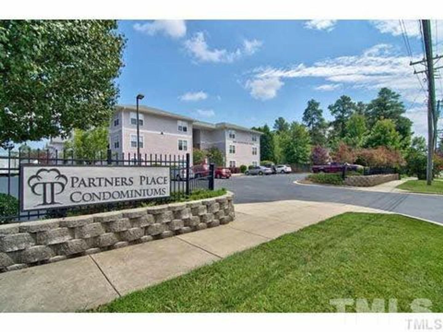 Durham House: 929 #C14 Morreene Rd