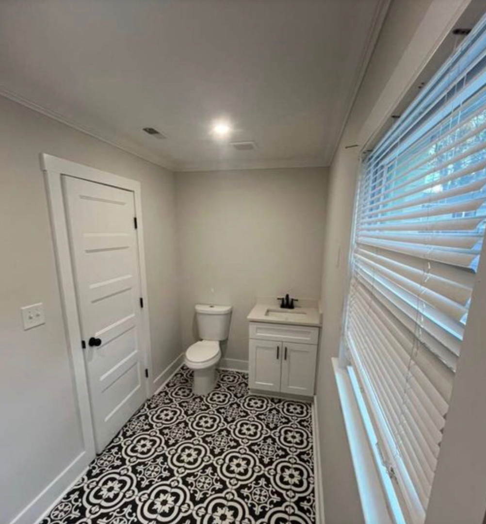 Charlotte House: 2410 Purser Dr