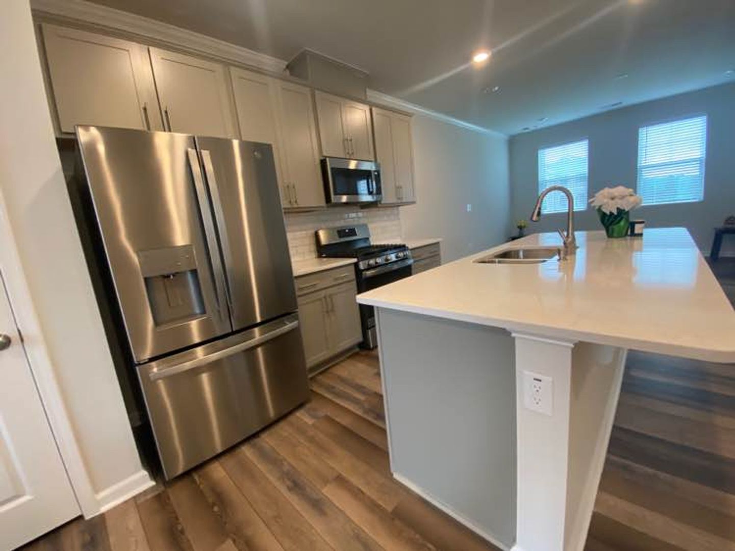 Raleigh House: 2529 Kasota Ln