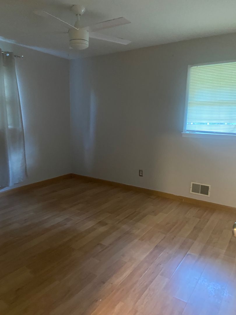 Riverdale House: 6433 Valley Brook Dr