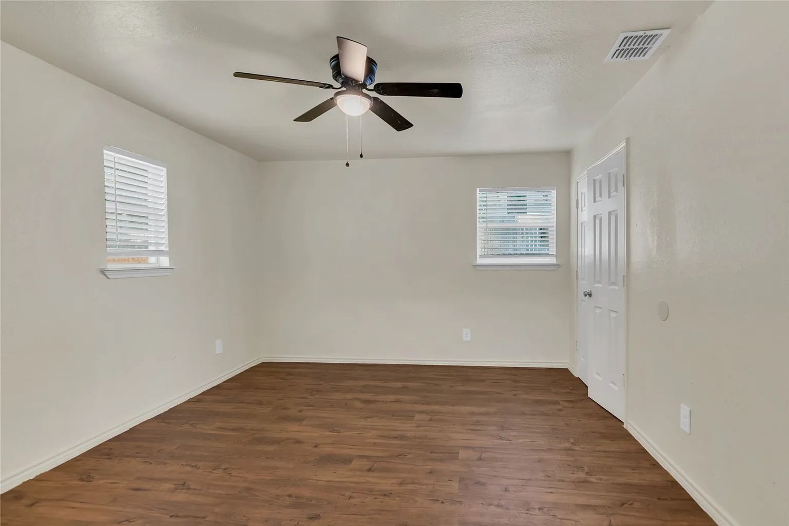 Fort Worth House: 5432 Houghton Ave