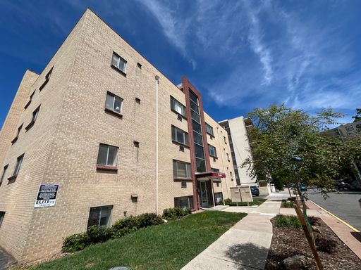 LOOK & LEASE SPECIAL! TOUR AND APPLY WITHIN 72-HOURS TO RECEIVE $1,000 OFF YOUR FIRST FULL MONTH! – photo 1