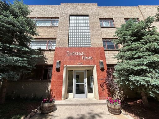 LOOK & LEASE SPECIAL! TOUR AND APPLY WITHIN 72-HOURS TO RECEIVE $1,000 OFF YOUR FIRST FULL MONTH! – photo 1