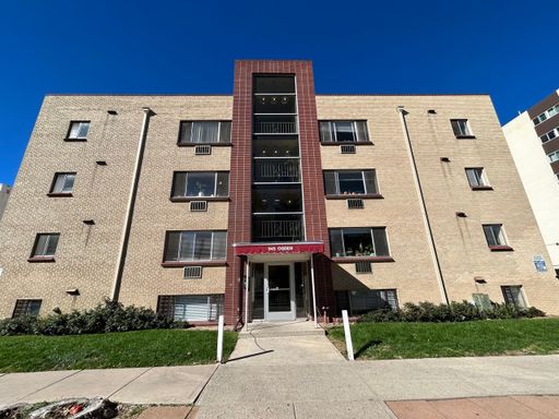 LOOK & LEASE SPECIAL! TOUR AND APPLY WITHIN 72-HOURS TO RECEIVE $1,000 OFF YOUR FIRST FULL MONTH! – photo 1
