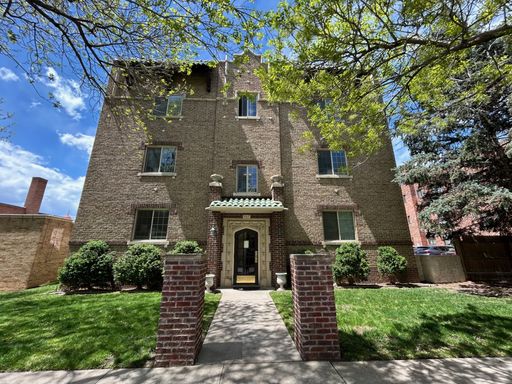 Top Floor Corner Apartment Just Off Cheesman Park With Hardwood Floors – photo 1