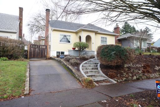 Colonial Heights Beauty! - PROPERTY IS LEASED – photo 1