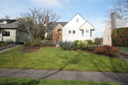 NE Portland - Irvington 3-bedroom Beauty! – photo 1