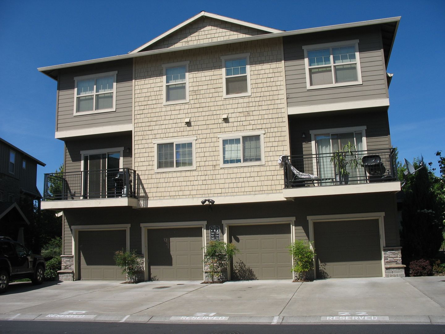 Hillsboro Condo: 734 NE Adwick Dr.