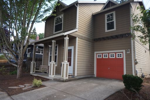 SE Portland 3 bedroom Jewel! Near Reed College - APPLICATION PENDING – photo 1