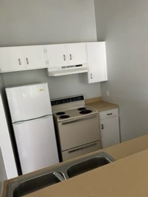 One Bedroom Unit with a View and Utilities Included – photo 1