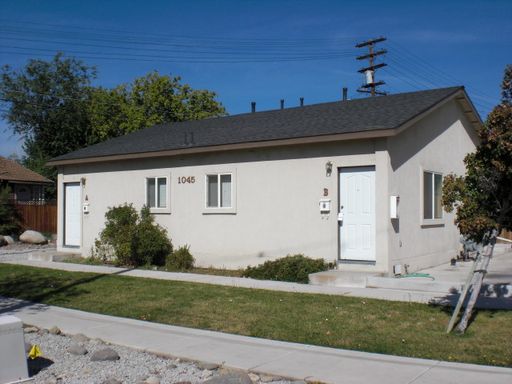 NW Reno One bedroom one bath duplex – photo 1
