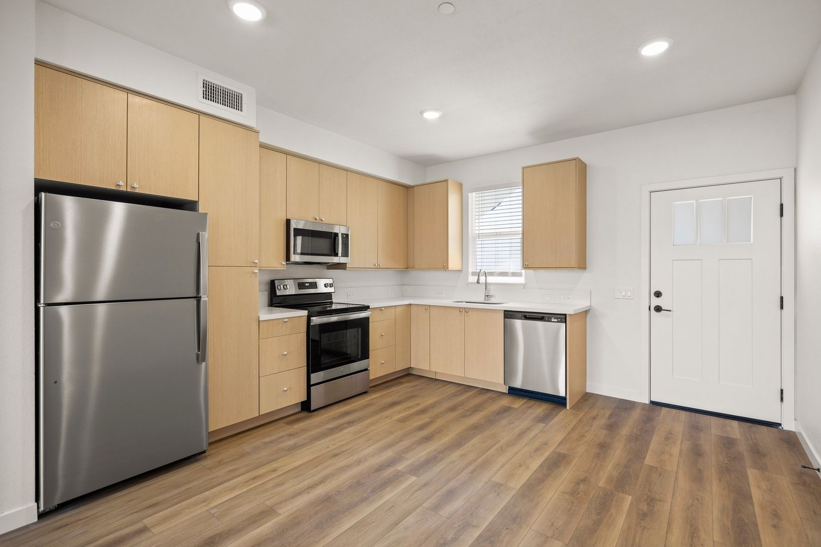 Ventura Apartment: 68 & 86 Kellogg St.