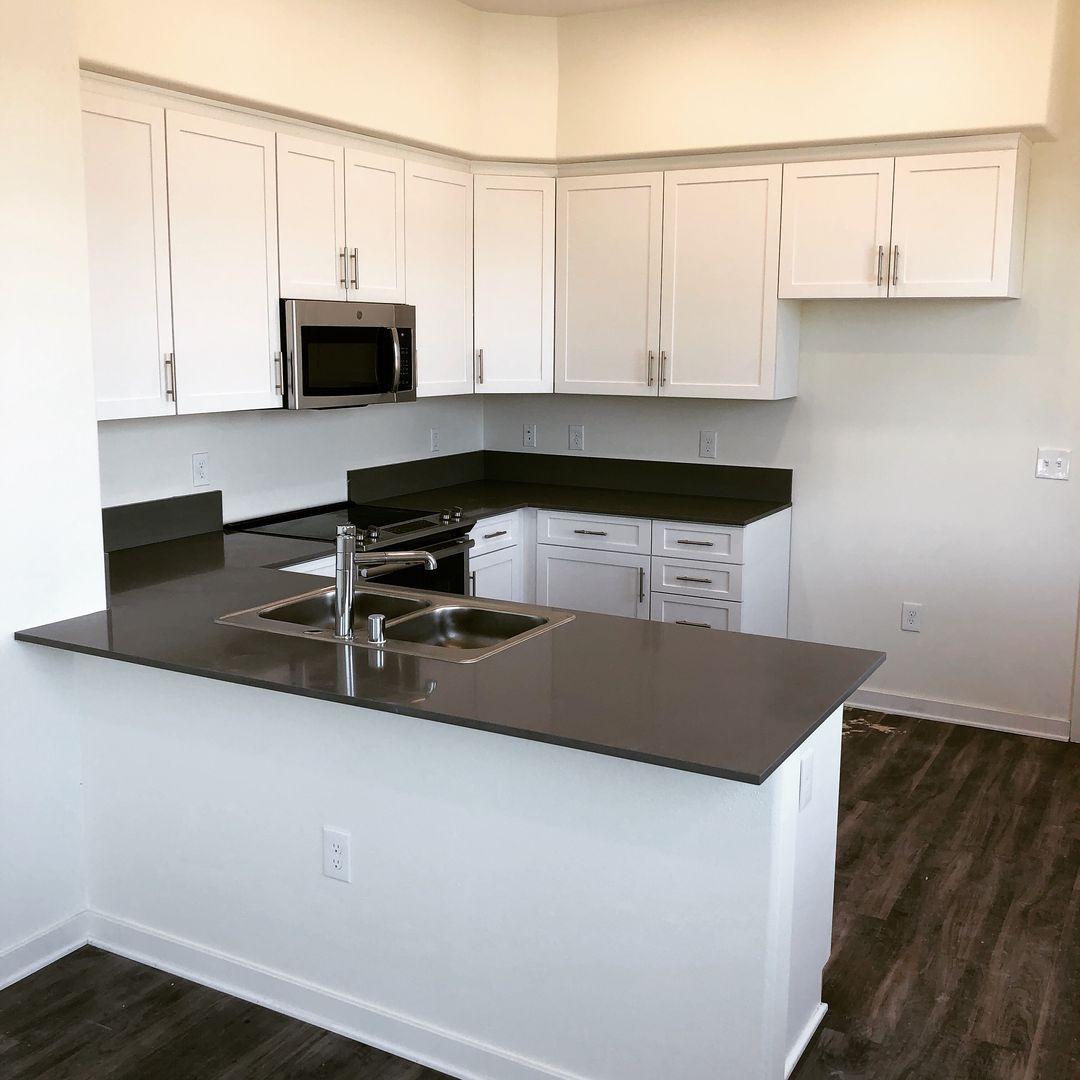 Camarillo Apartment: 2024 Ventura Blvd