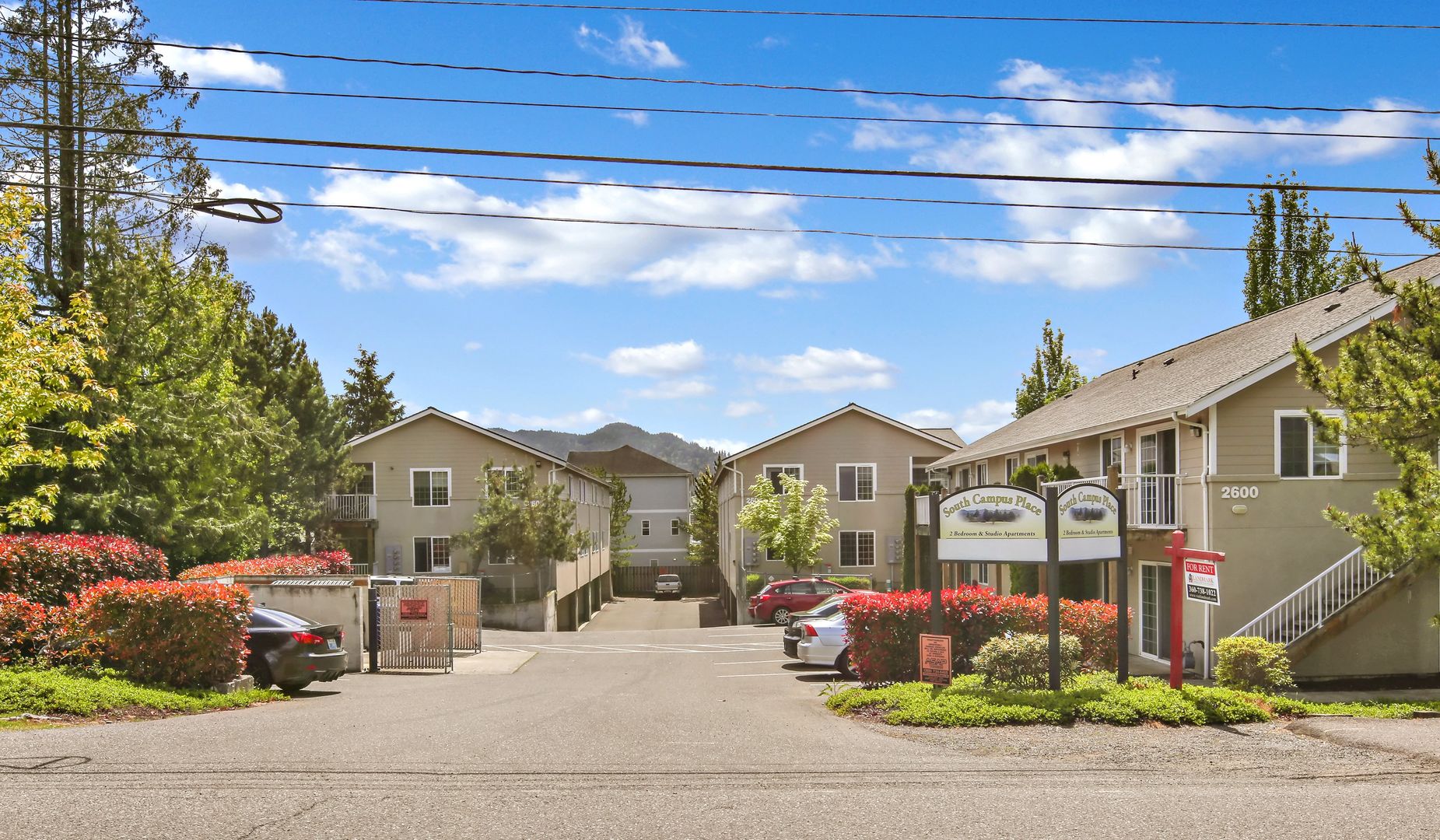 Bellingham Apartment: 2600, 2604, 2608 Douglas Ave.