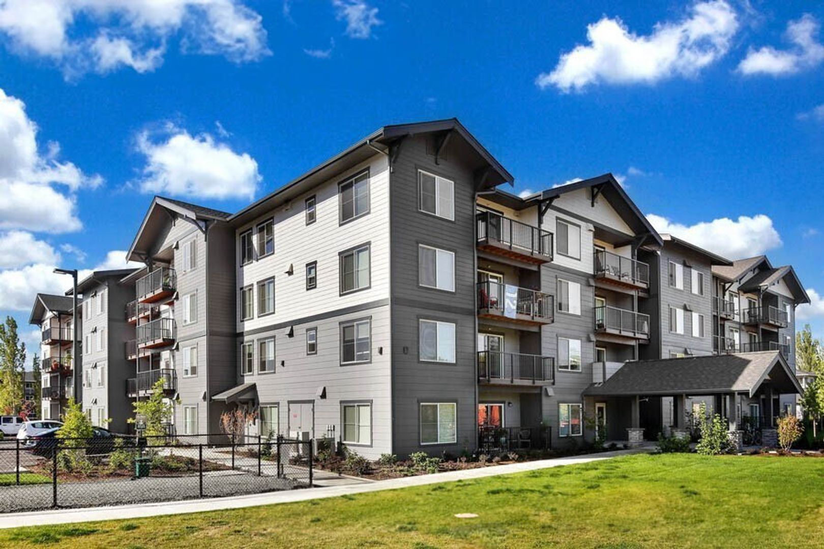 Bellingham Apartment: 755 Telegraph Road
