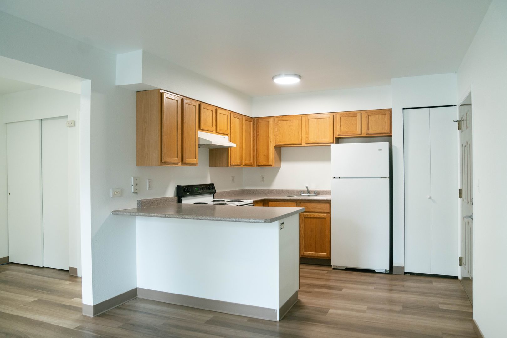 Bellingham Apartment: 2600, 2604, 2608 Douglas Ave.
