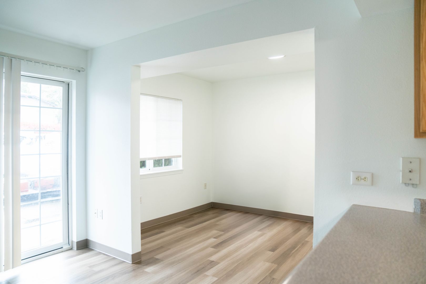 Bellingham Apartment: 2600, 2604, 2608 Douglas Ave.