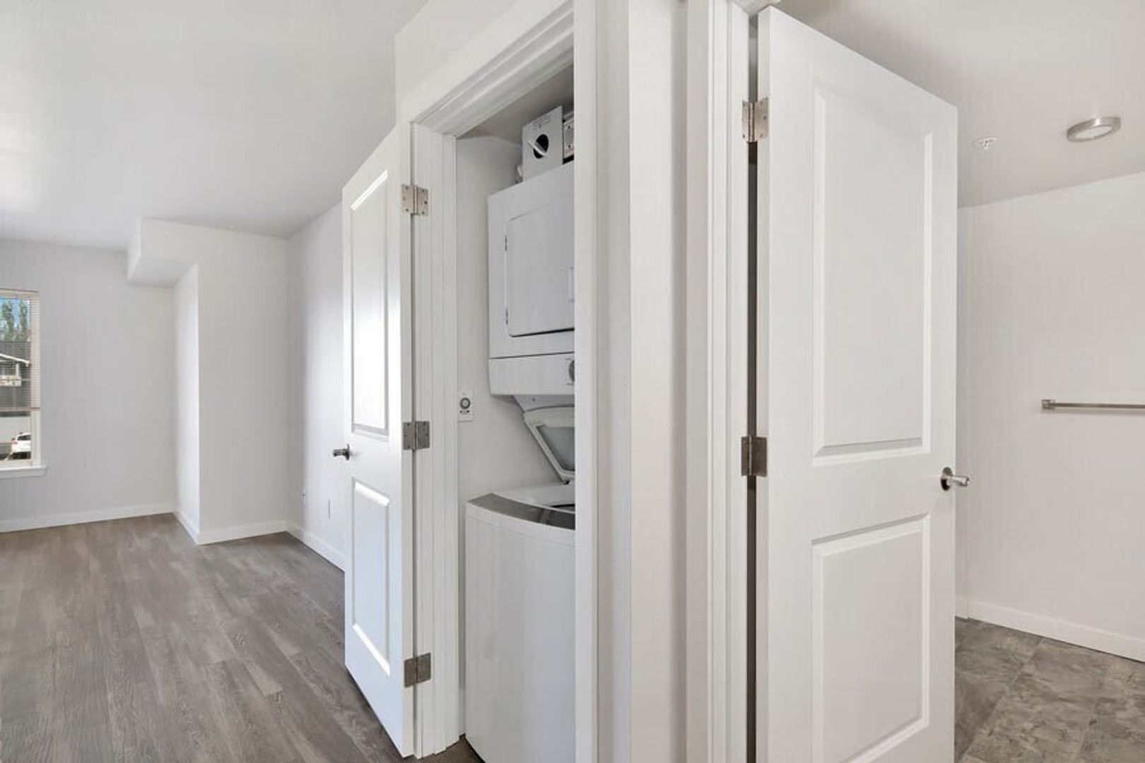 Bellingham Apartment: 755 Telegraph Road