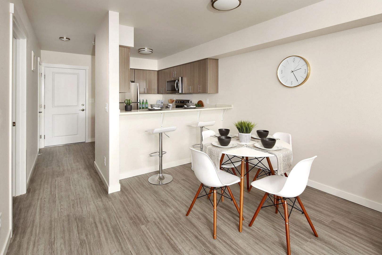 Bellingham Apartment: 256 Prince Avenue