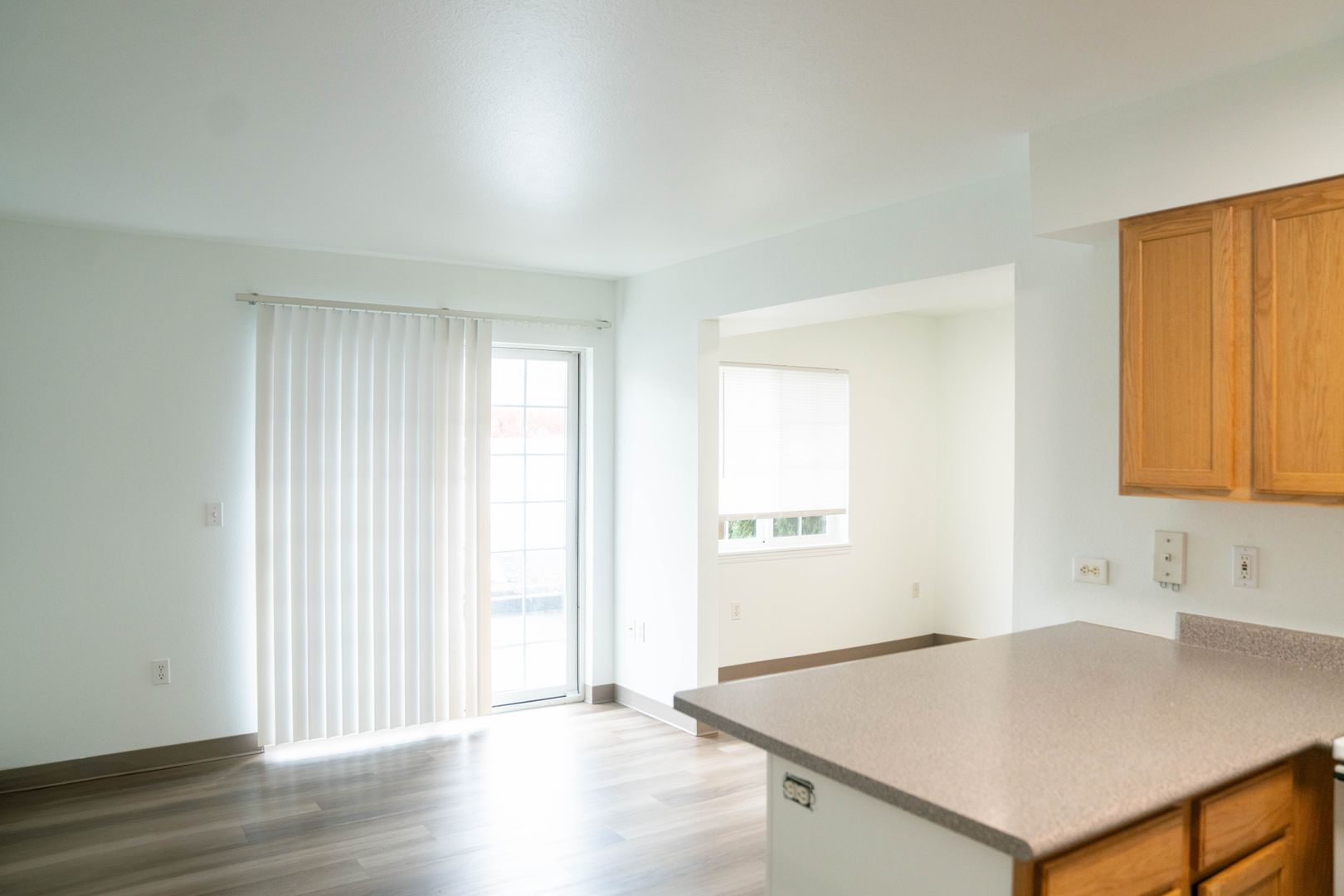 Bellingham Apartment: 2600, 2604, 2608 Douglas Ave.