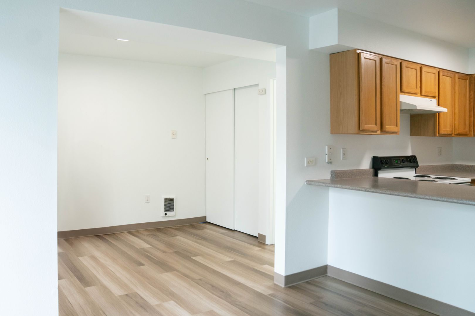 Bellingham Apartment: 2600, 2604, 2608 Douglas Ave.