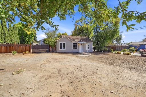 Large Corner Property – photo 1