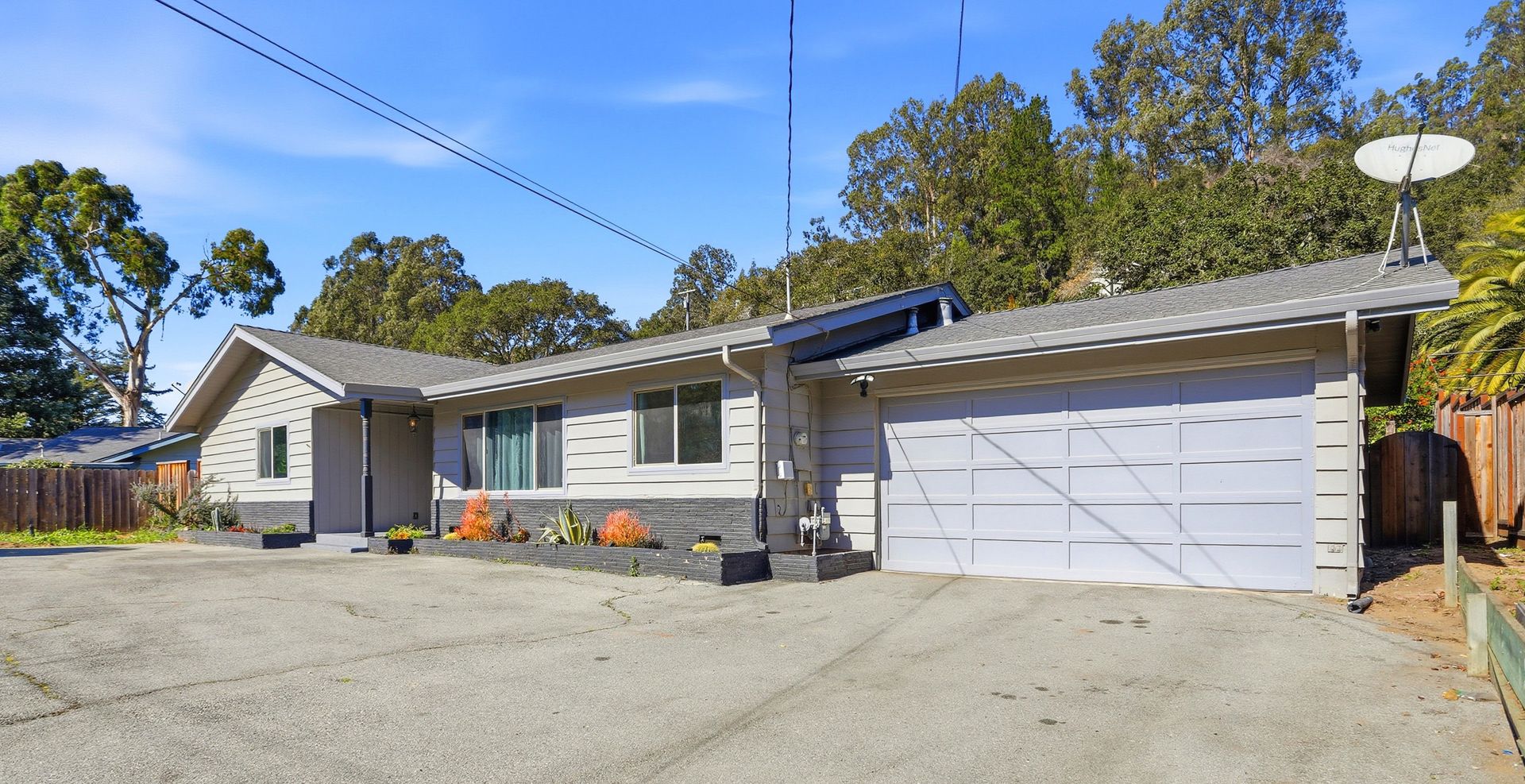 Aromas House: 610 Carr Ave.