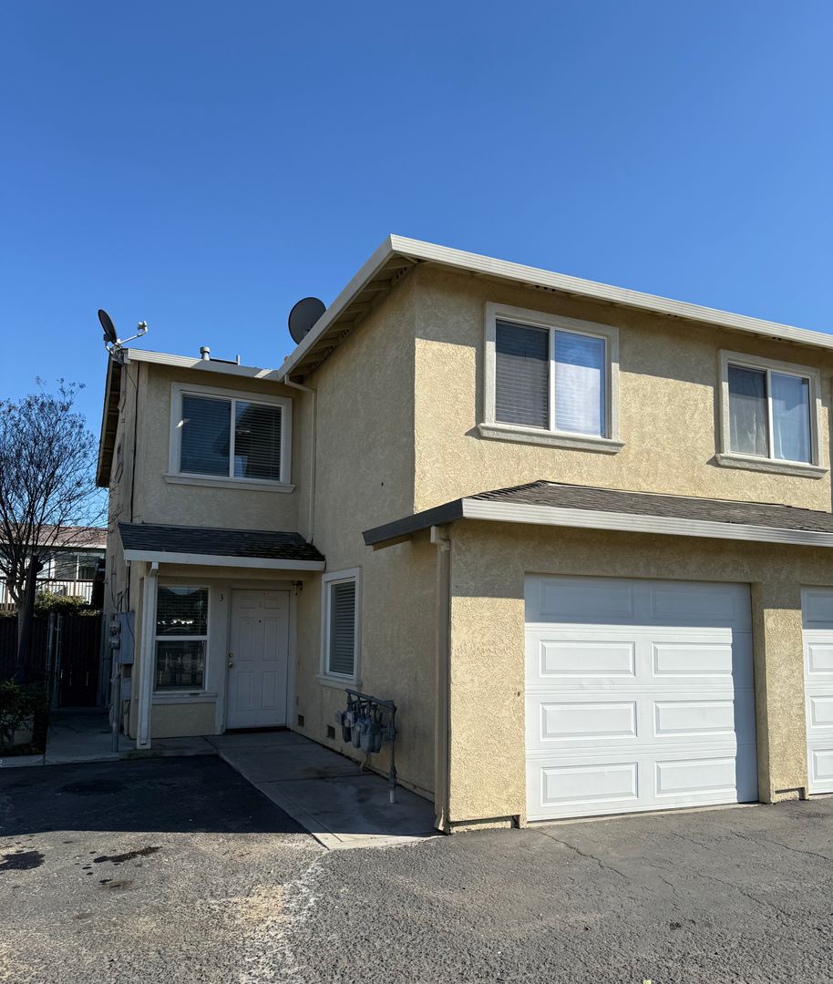 Los Banos Apartment: 202, 212, 222 West J St.