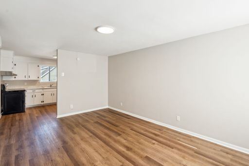 Robertson Avenue Flats - Studio Apartment Home – photo 1