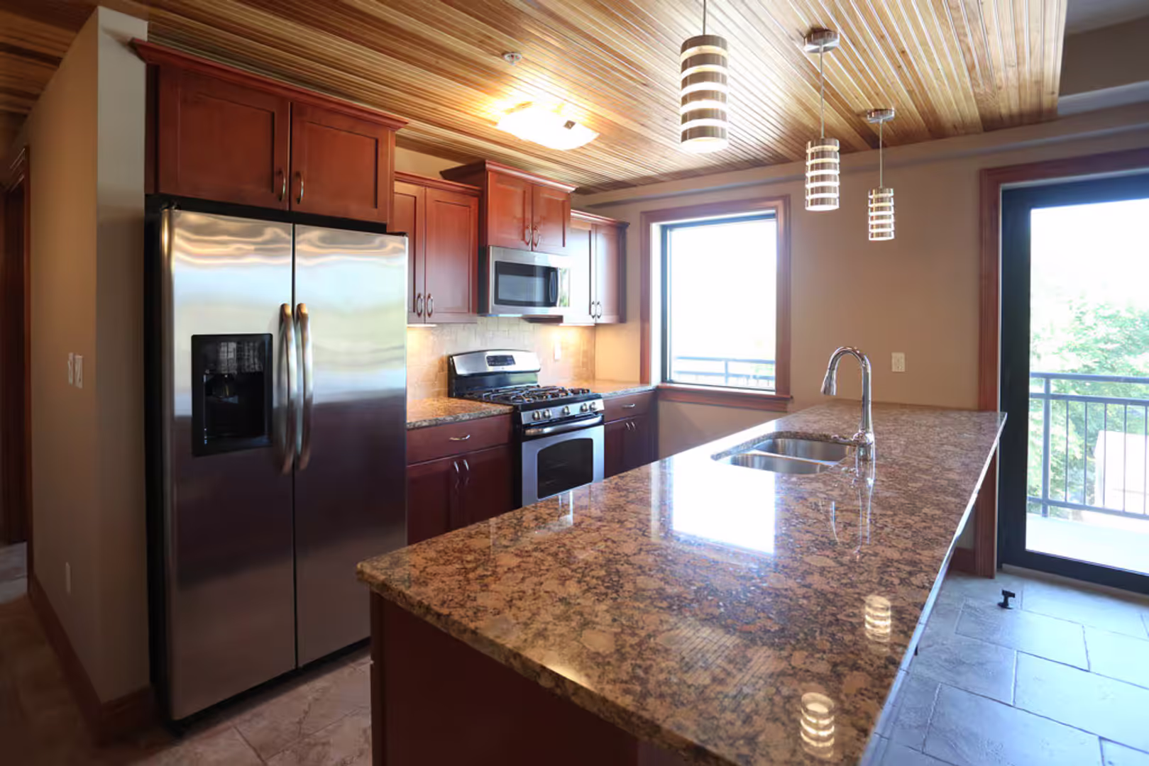 Columbia Apartment: 1200 E Walnut St