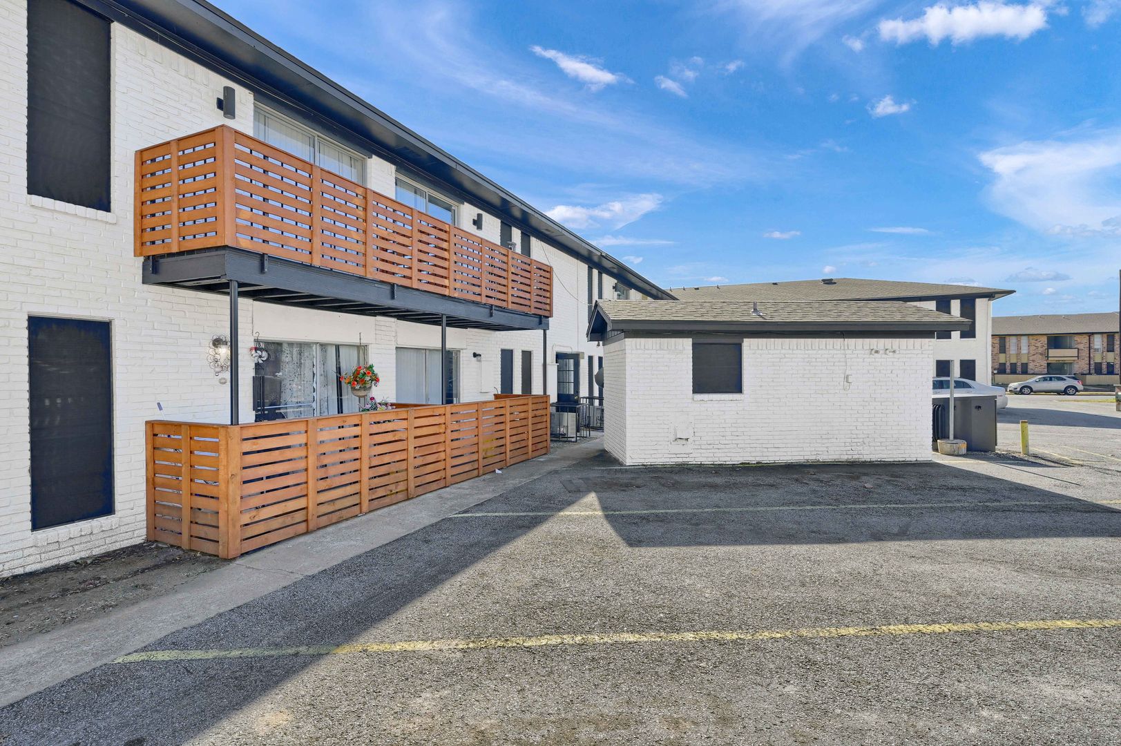 Sherman Apartment: 1920 W Shields Dr