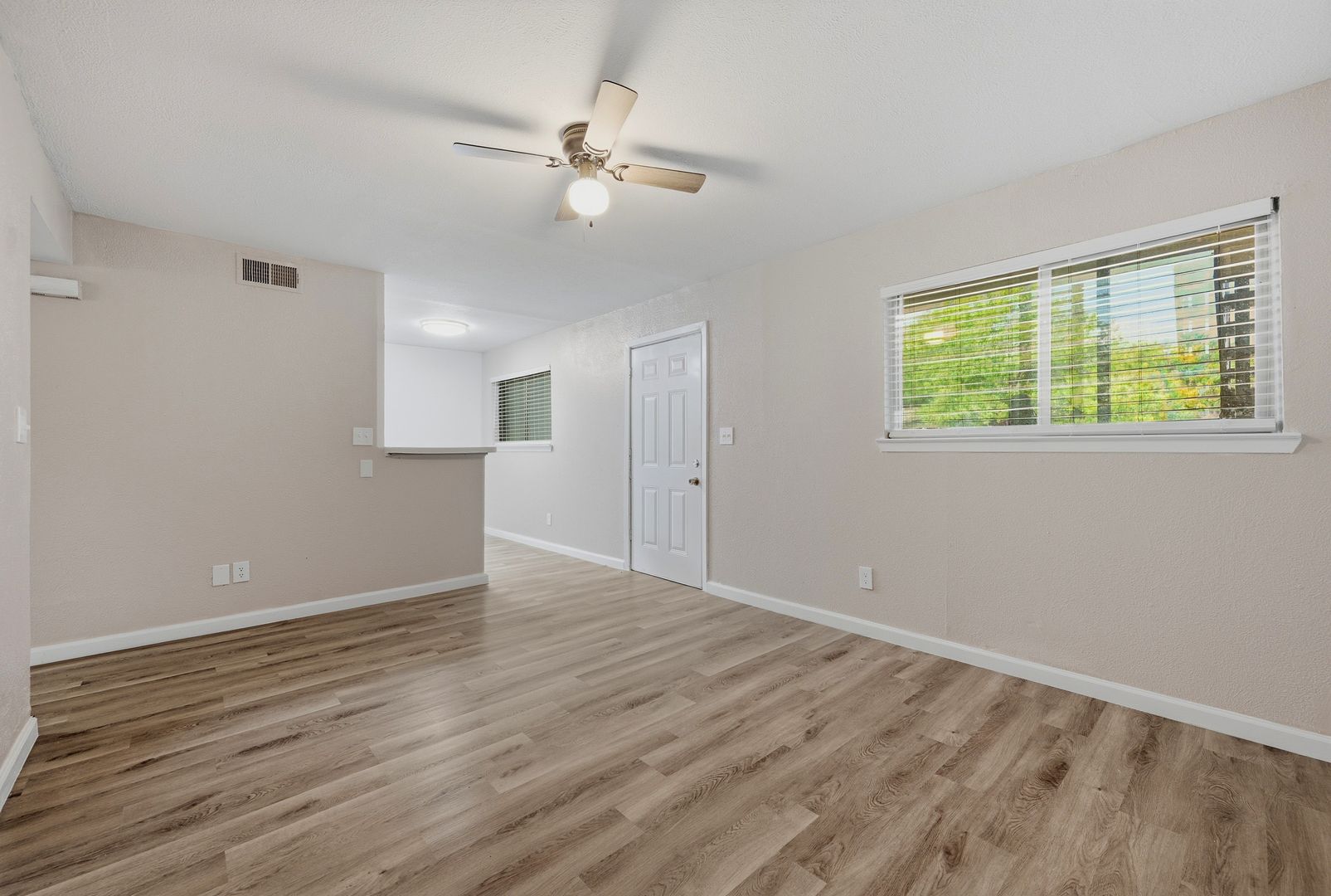 Denison Apartment: 1527 S Austin
