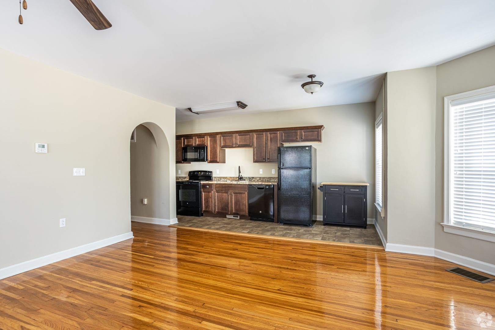 Columbia Apartment: 1001 University Ave