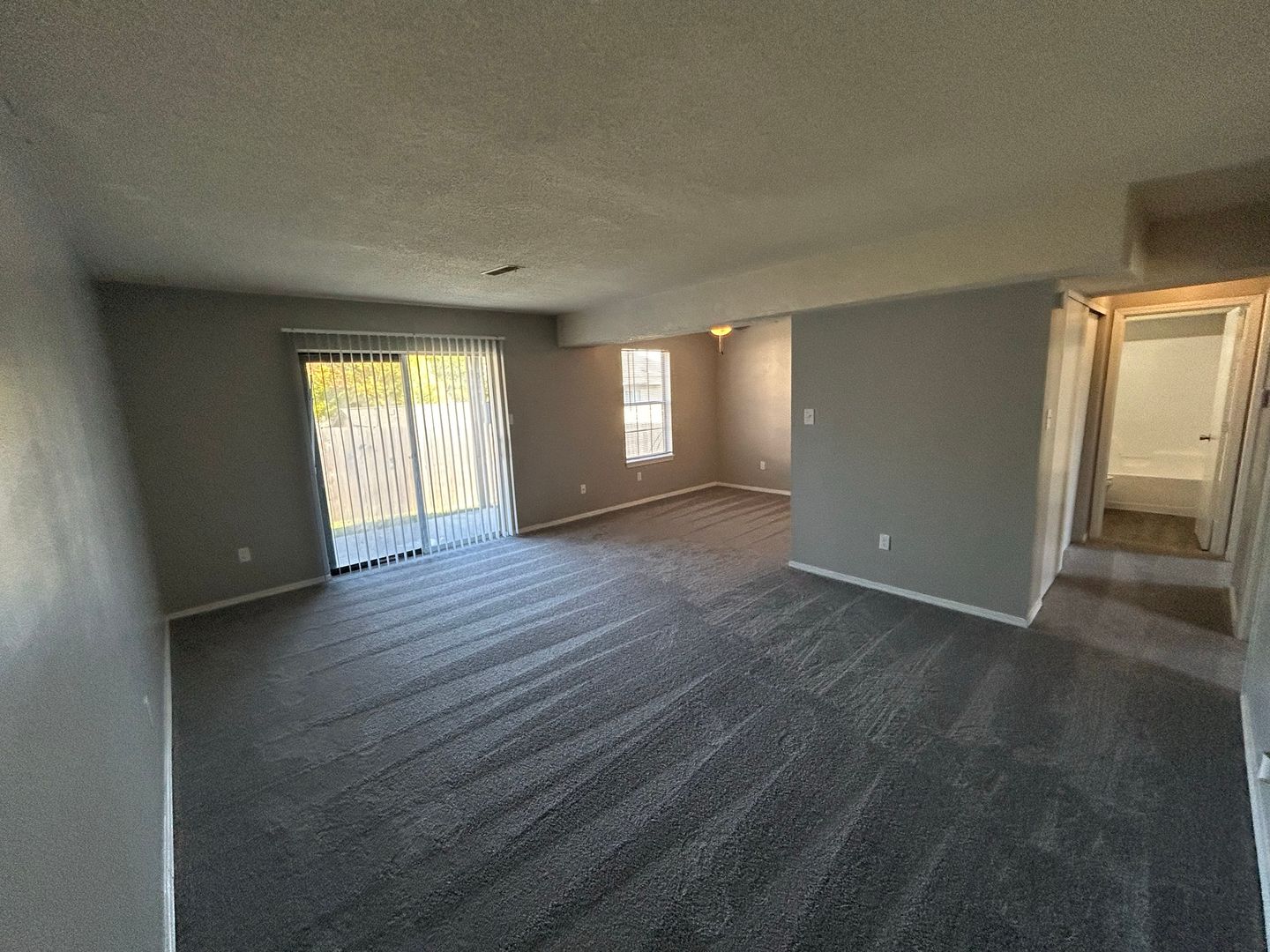 Columbia Apartment: 1901 E Walnut St