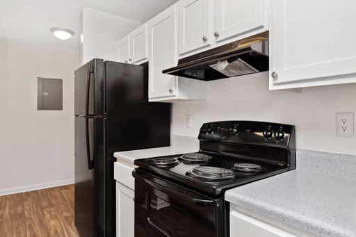 The Escape - Updated 3 Bedroom Apartment Home – photo 1